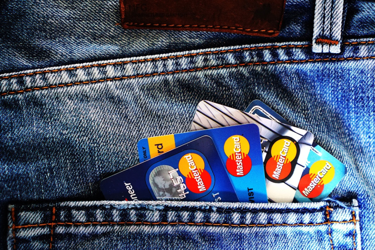 Egyre több fiatal lép át a “pénzkapun”